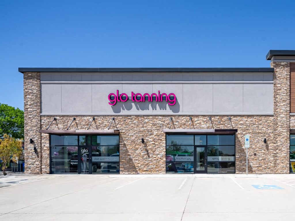 Glo tanning entrance of Waxahachie location.