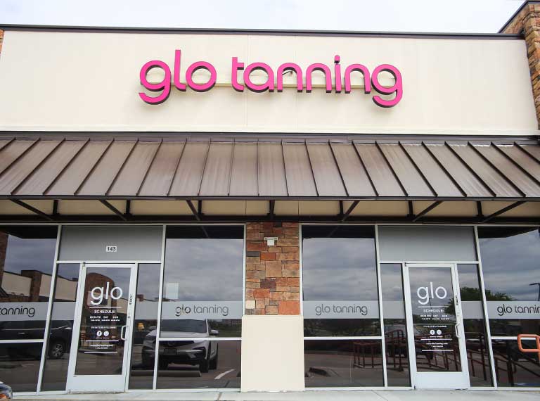 A front view of the Alliance location of glo tanning.
