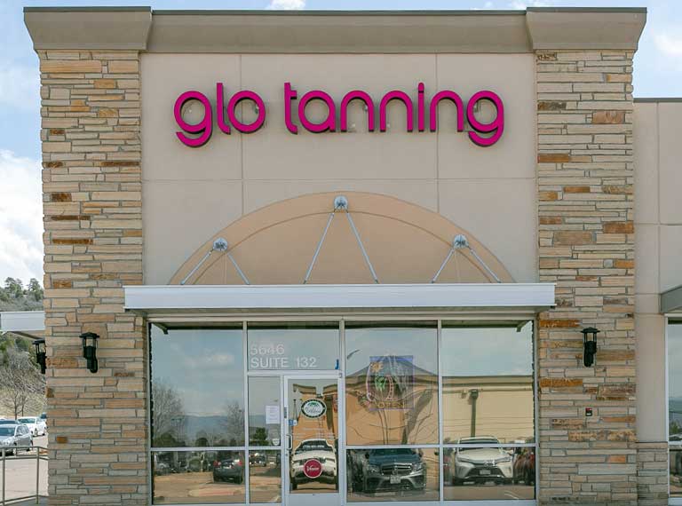 Castle Rock Front view of a glo tanning saloon.