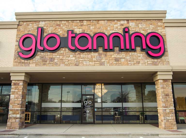 Dallas store front view glo tanning saloon.