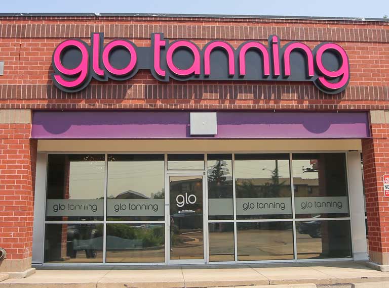 Glo tanning Denver Leetsdale location front view.