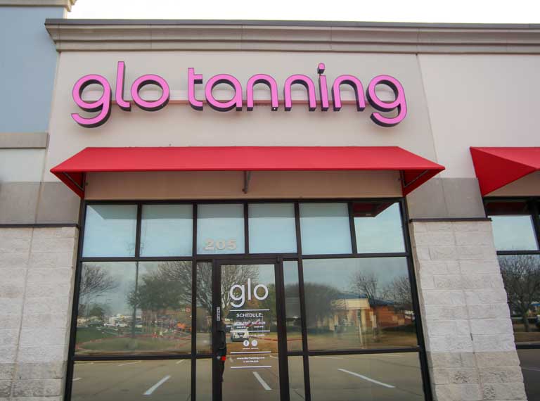 Front view of a glo tanning salon.