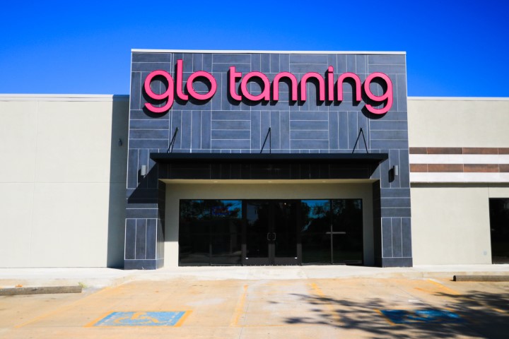 Shawnee Store Front view of glo tanning store.