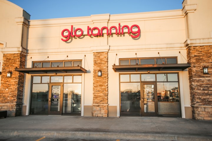 South OKC glo tanning location store view.