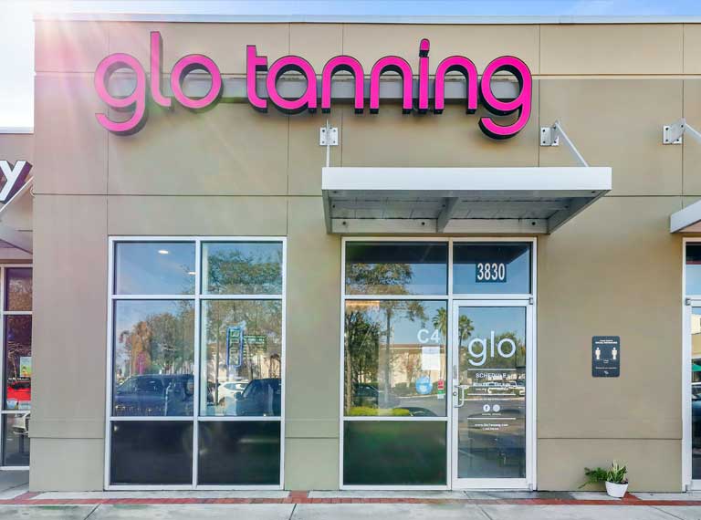 A glo tanning saloon Stroudsburg front view.