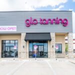 A glo tanning store and its parking space.